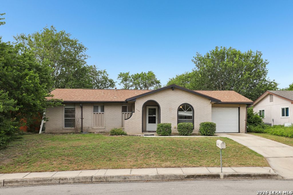 529 Willow Dr, Converse