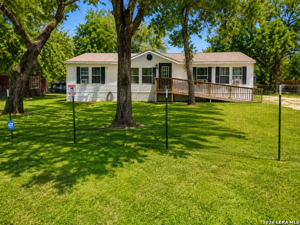 22950 Fawn Trail, Elmendorf