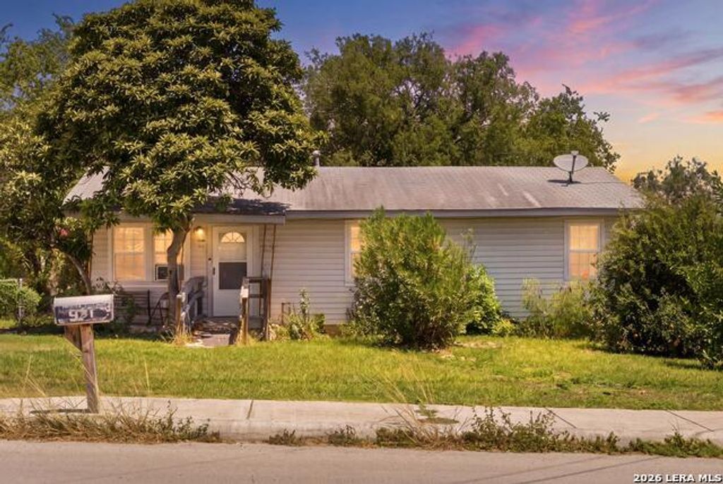 431 W Petaluma Boulevard, San Antonio