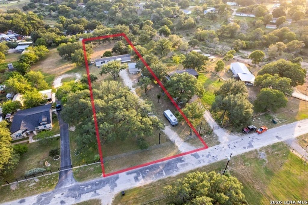 206 Crosscreek Dr, Floresville