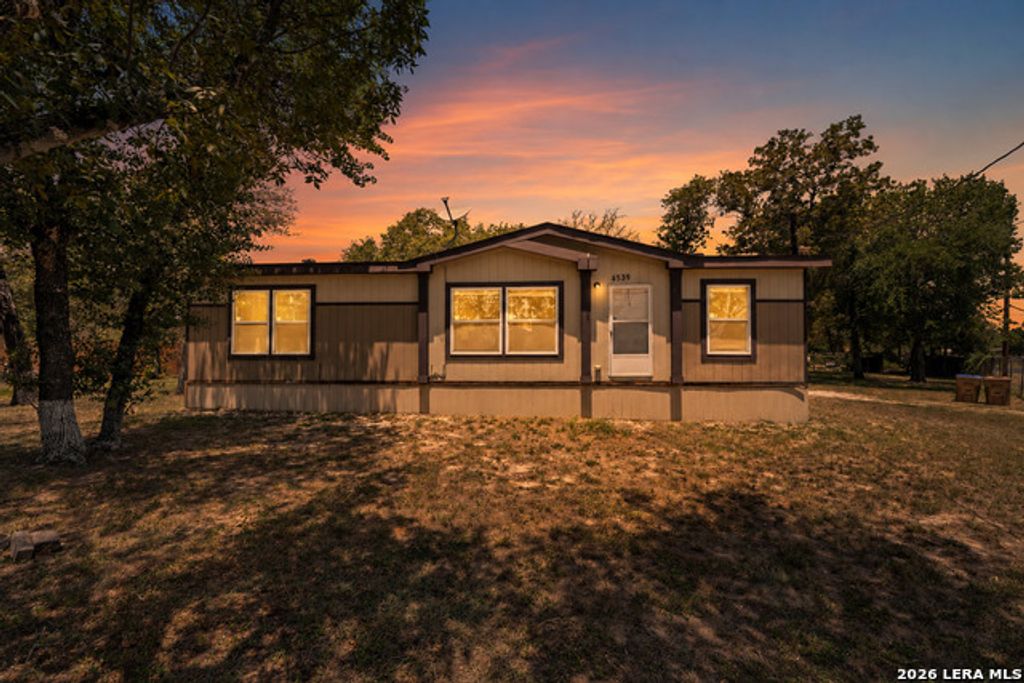 4339 New Mathis Rd, Elmendorf