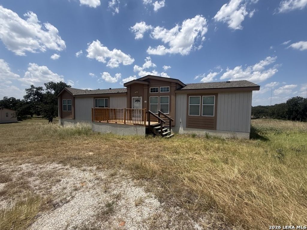 313 Eagle Ridge Dr, Floresville