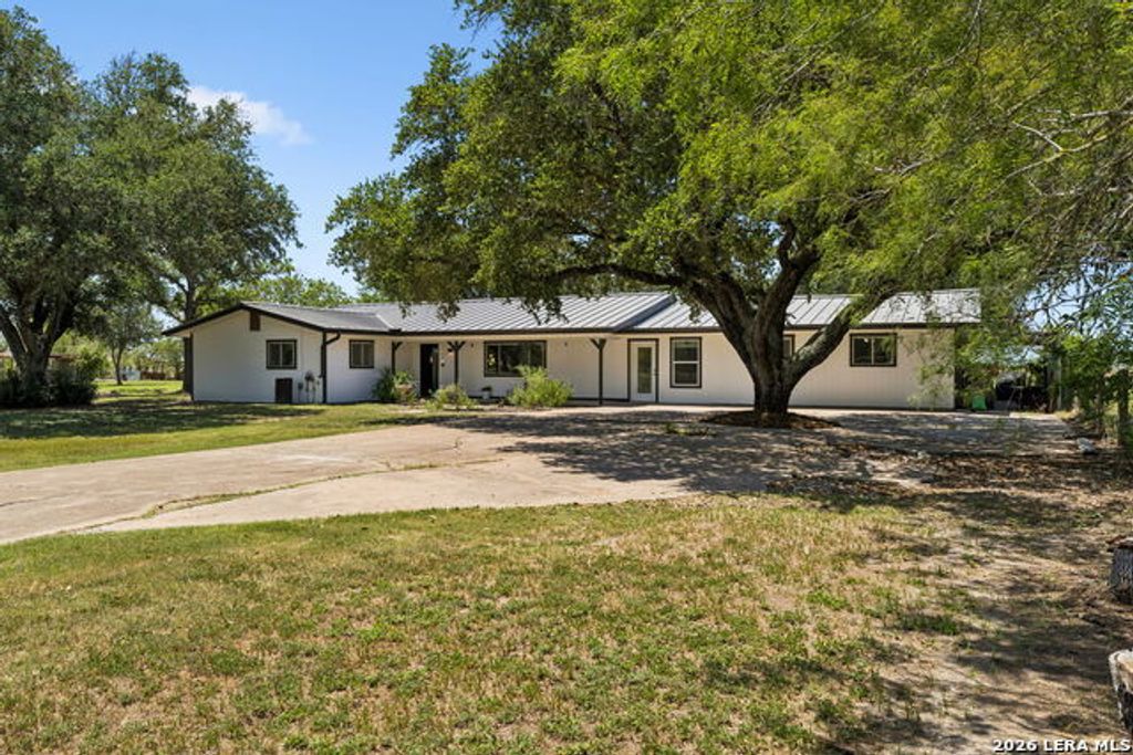 6483 Us Highway 90a E, Gonzales