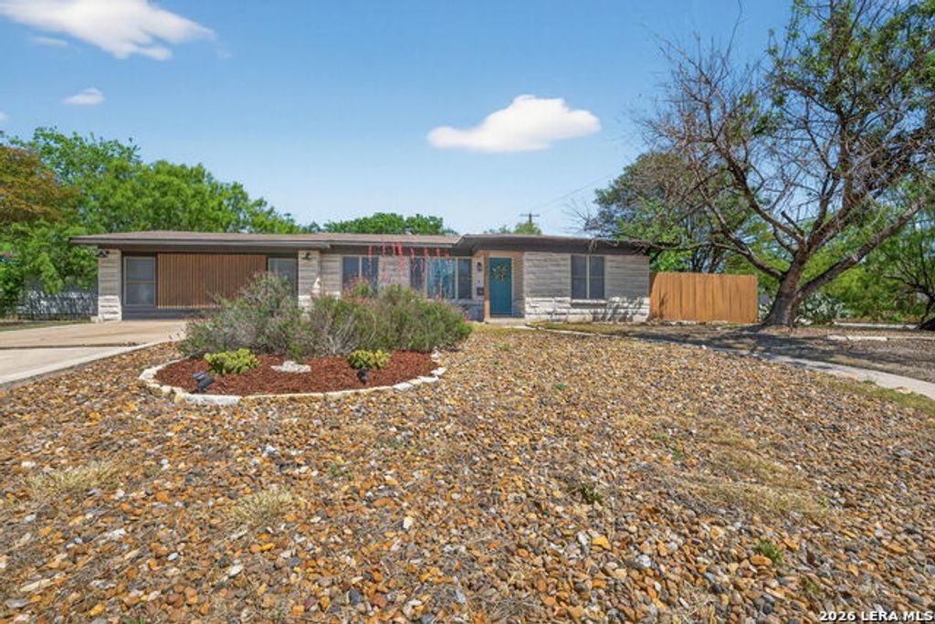 225 Harriett Dr, San Antonio