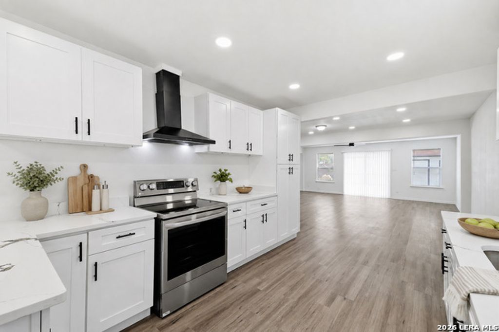 132 Stratford Ct, San Antonio