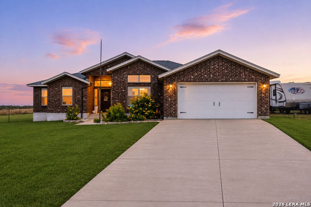 149 Lakeview Cir, La Vernia