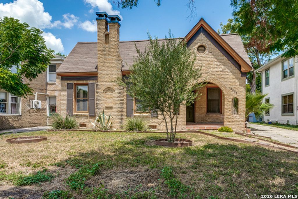 2023 W Kings Highway, San Antonio