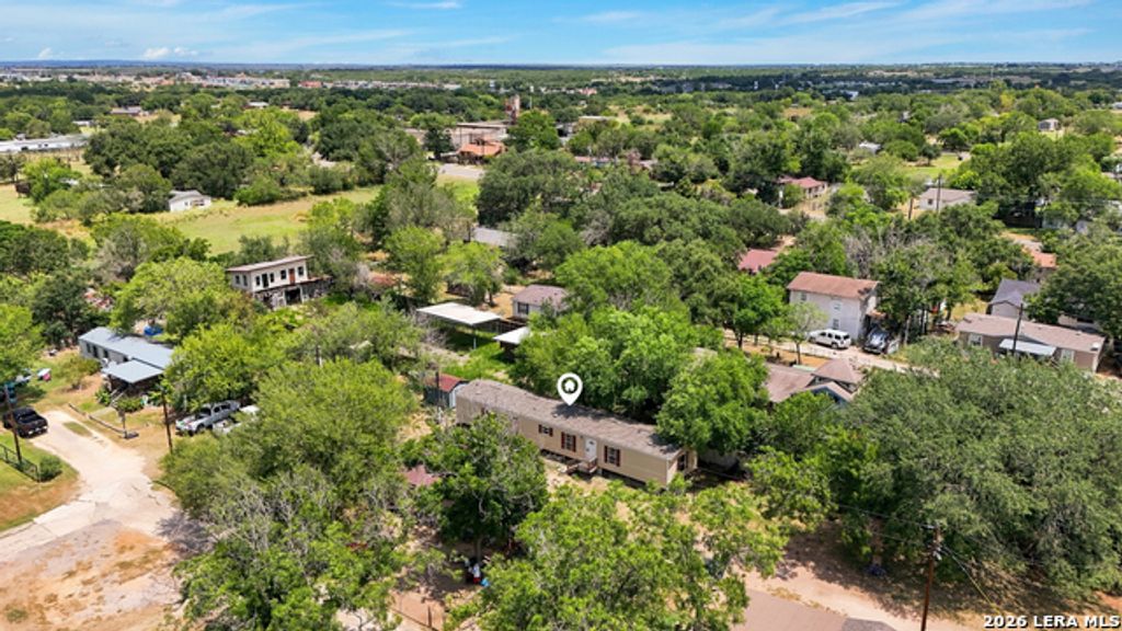1117 Plum St, Floresville
