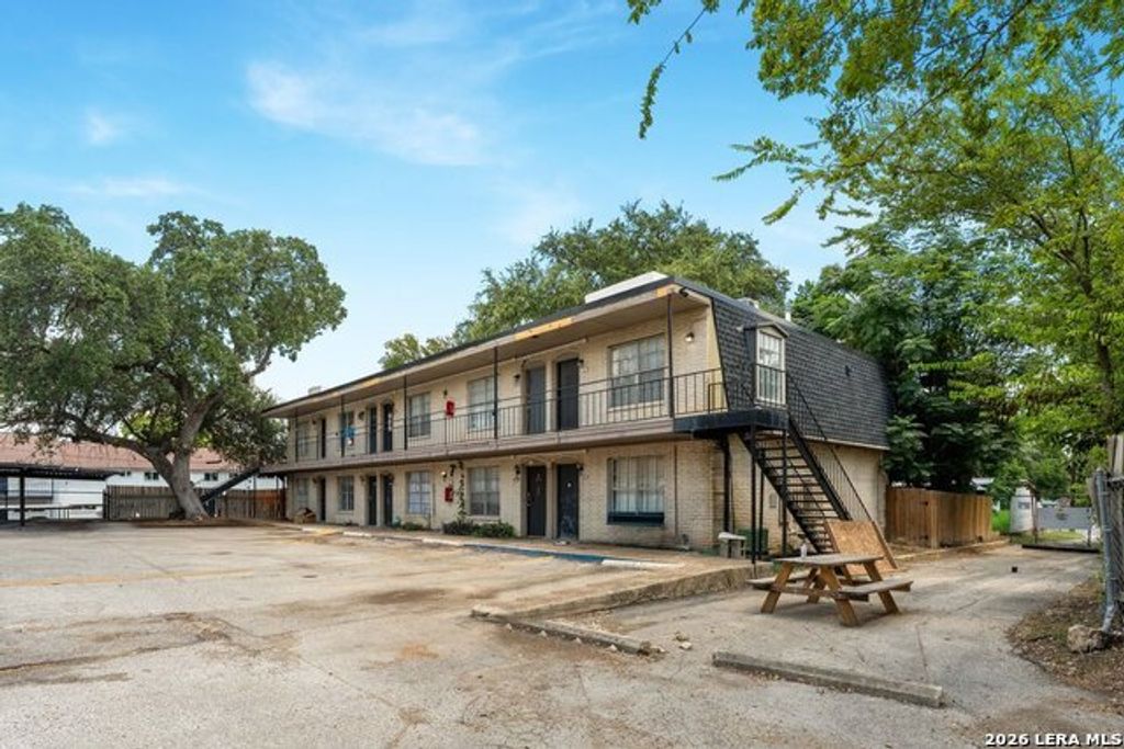 170 De Chantle Rd 706, San Antonio