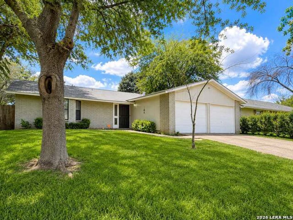 11057 White Sands, Live Oak