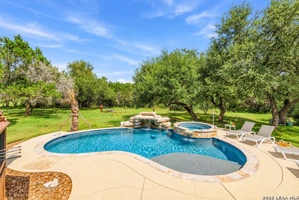 859 Indigo Run Dr, Bulverde