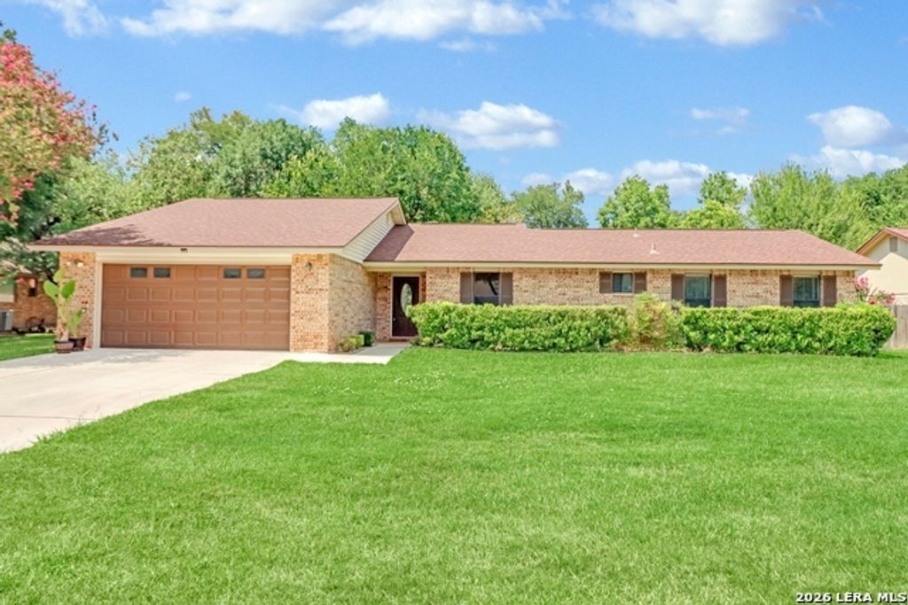146 Twin Oak Rd, Seguin