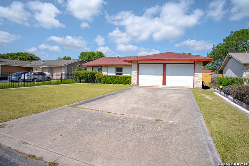 8951 Bowline, San Antonio