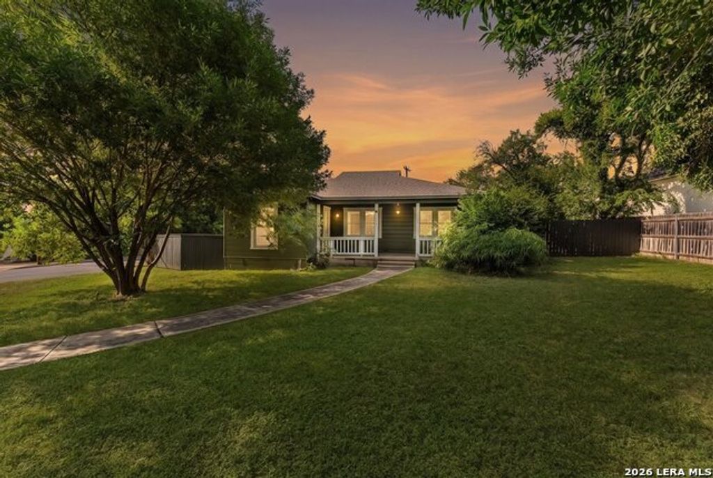 101 Charles Rd, Terrell Hills