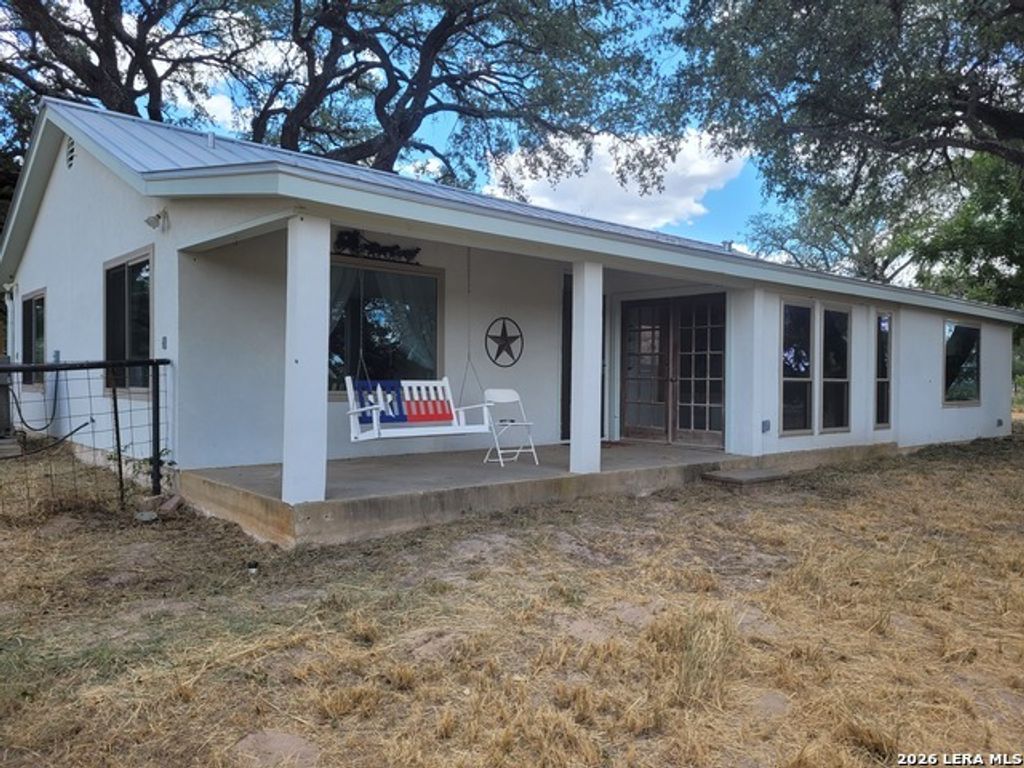 198 Private Road 7730, Devine