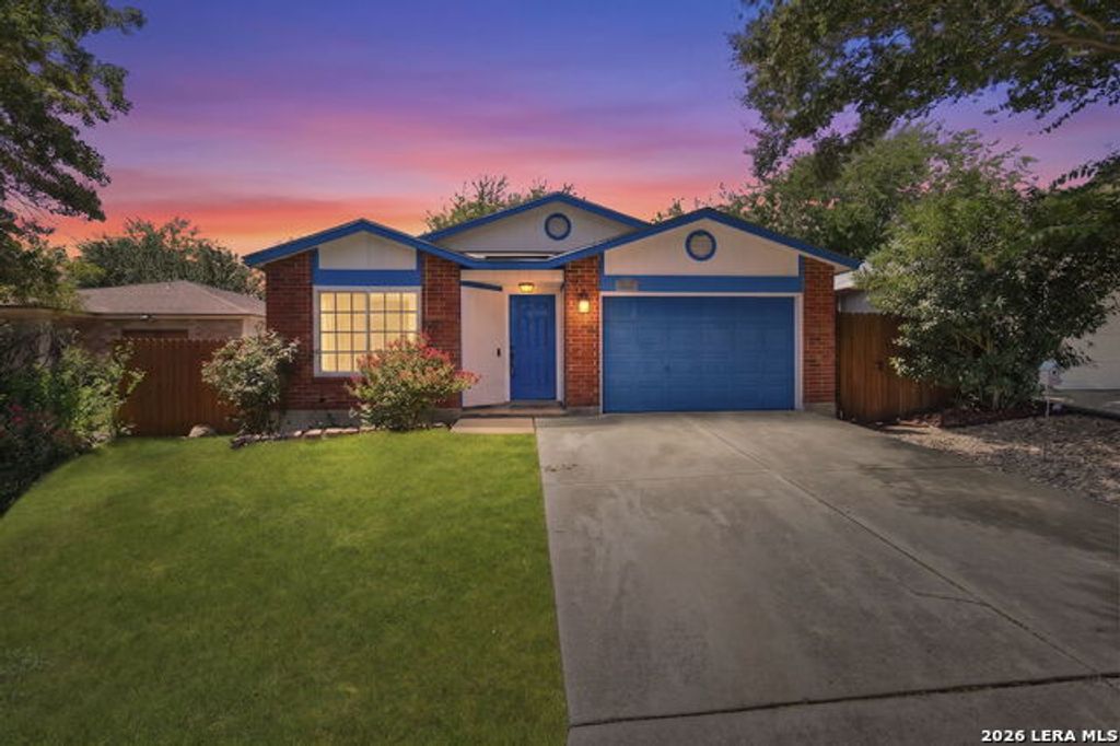 6862 Flaming Ridge Dr, Converse