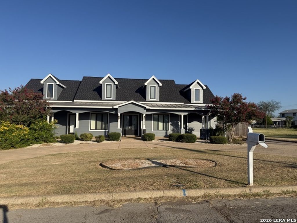 200 S 16th St, Carrizo Springs