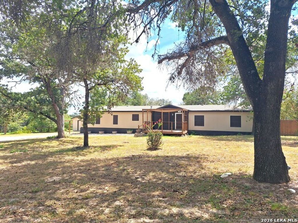 130 Encino Torcido, Adkins
