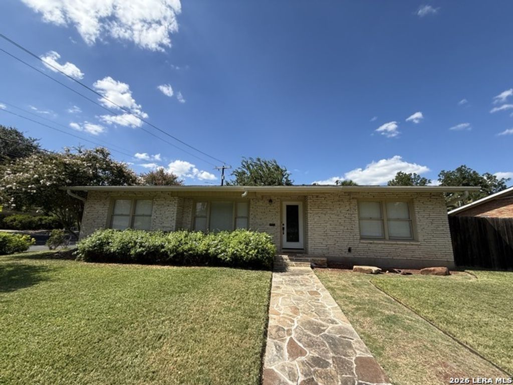 403 E Nottingham Dr, San Antonio