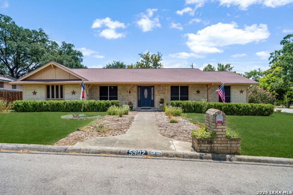 5902 Northgap St, Windcrest
