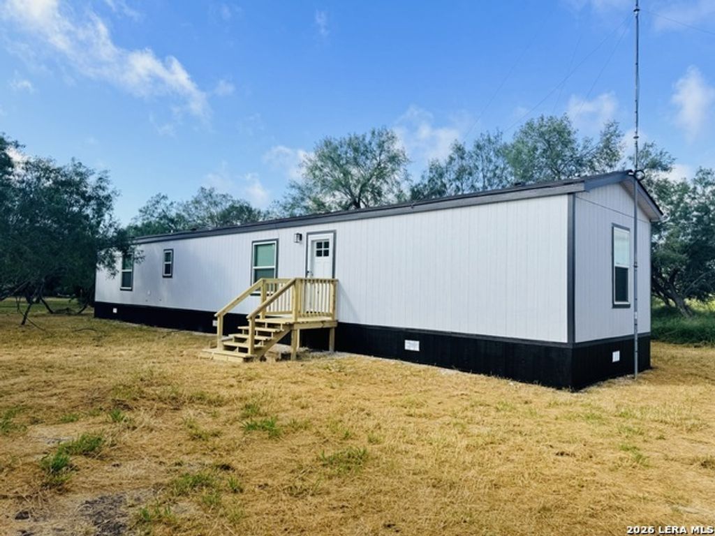 9860 County Road 623, Skidmore