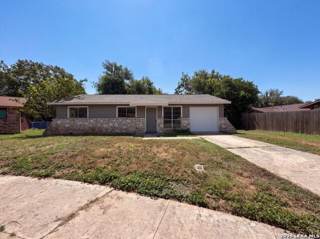 102 Dartmoor Dr, Schertz