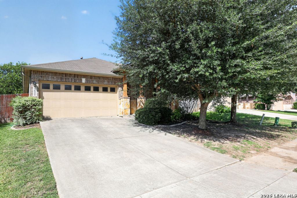 13521 Ashmont Ter, Live Oak
