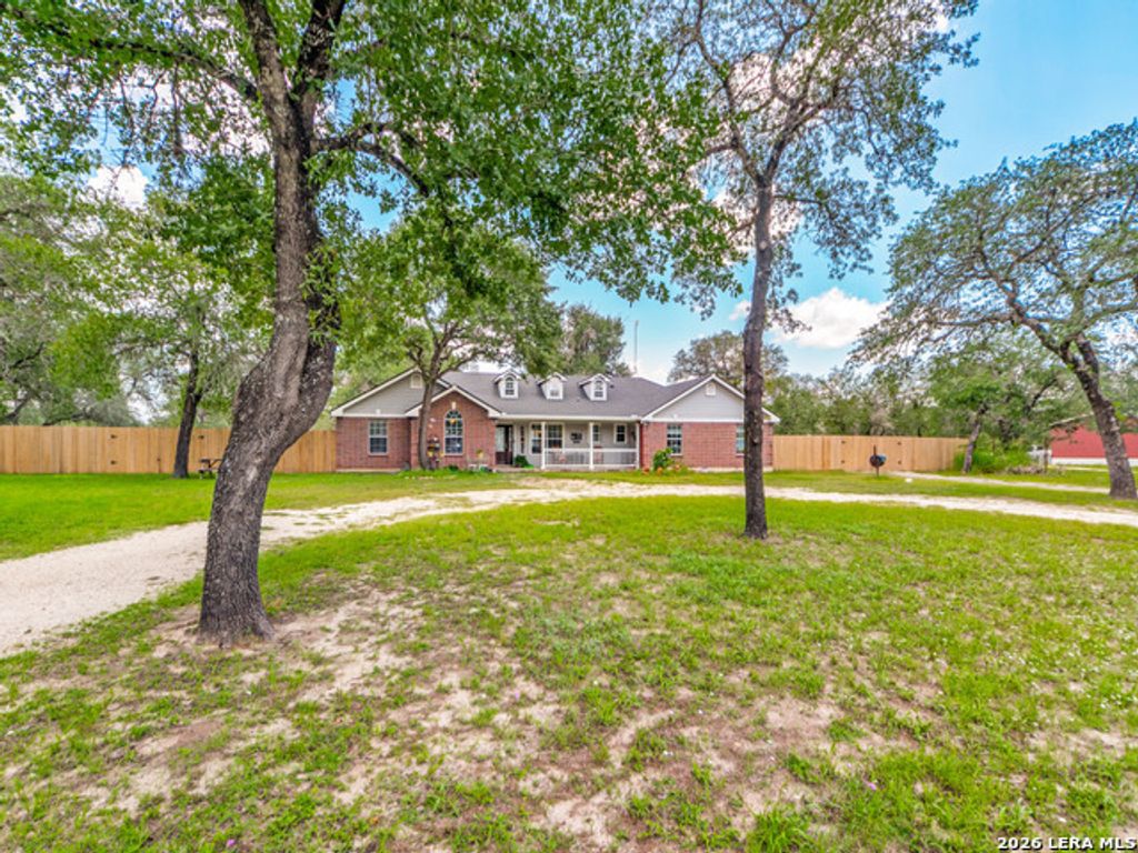 335 Spur Rdg, San Antonio