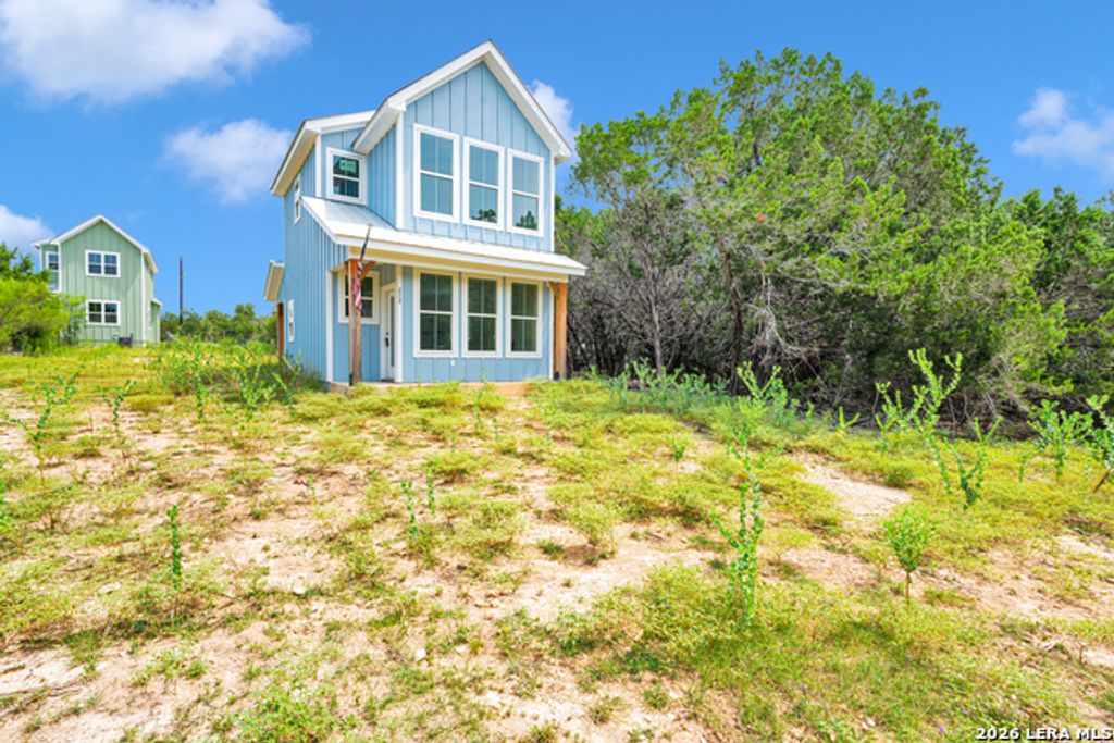 272 Broken Bow, Bandera