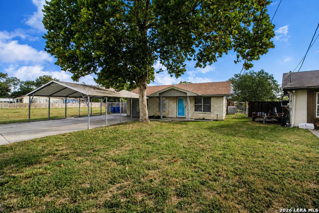 606 N Berry St, Beeville