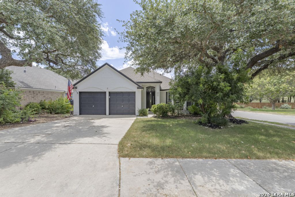 2555 Crested Heights, Schertz
