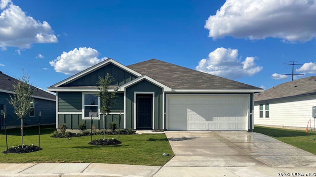 1006 Gladys Run, Seguin