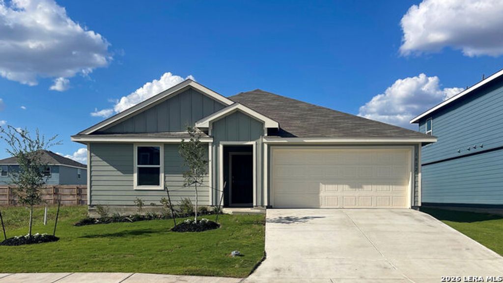 1002 Gladys Run, Seguin