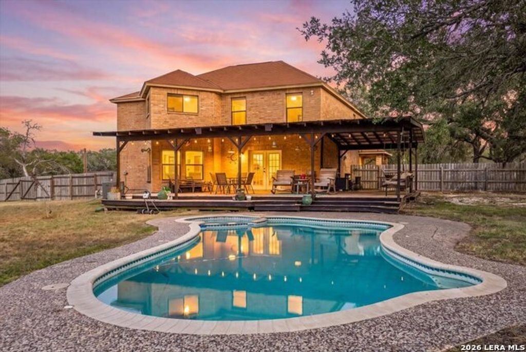 797 Killarney Rd, Floresville