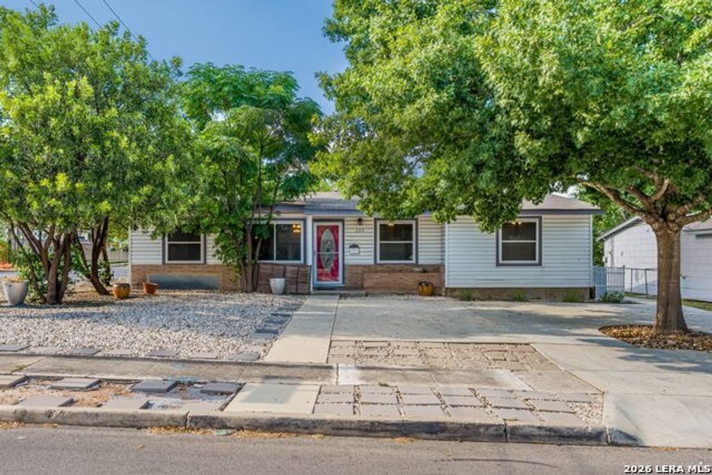 359 Pilgrim Dr, San Antonio