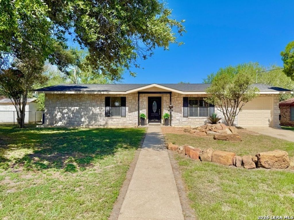 512 S Park, Karnes City