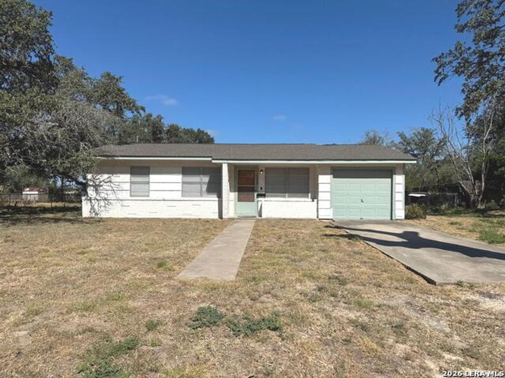 604 Mockingbird, Devine