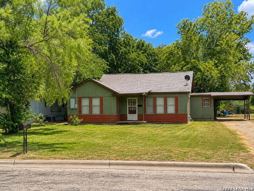 1117 30th St, Hondo