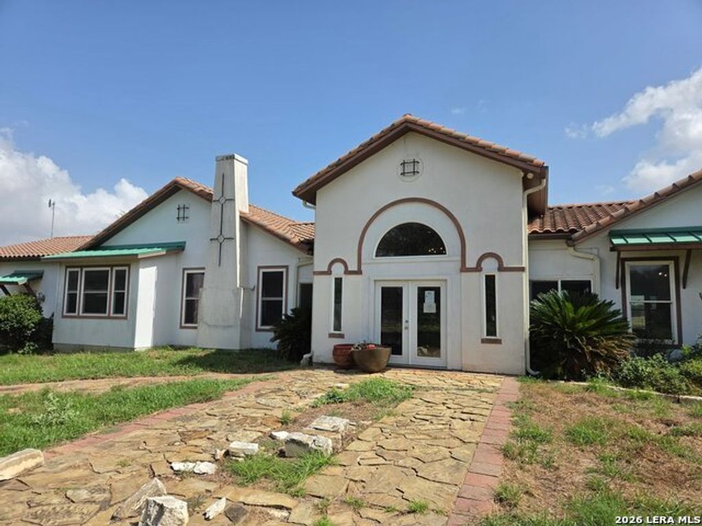 2270 County Road 306, Floresville