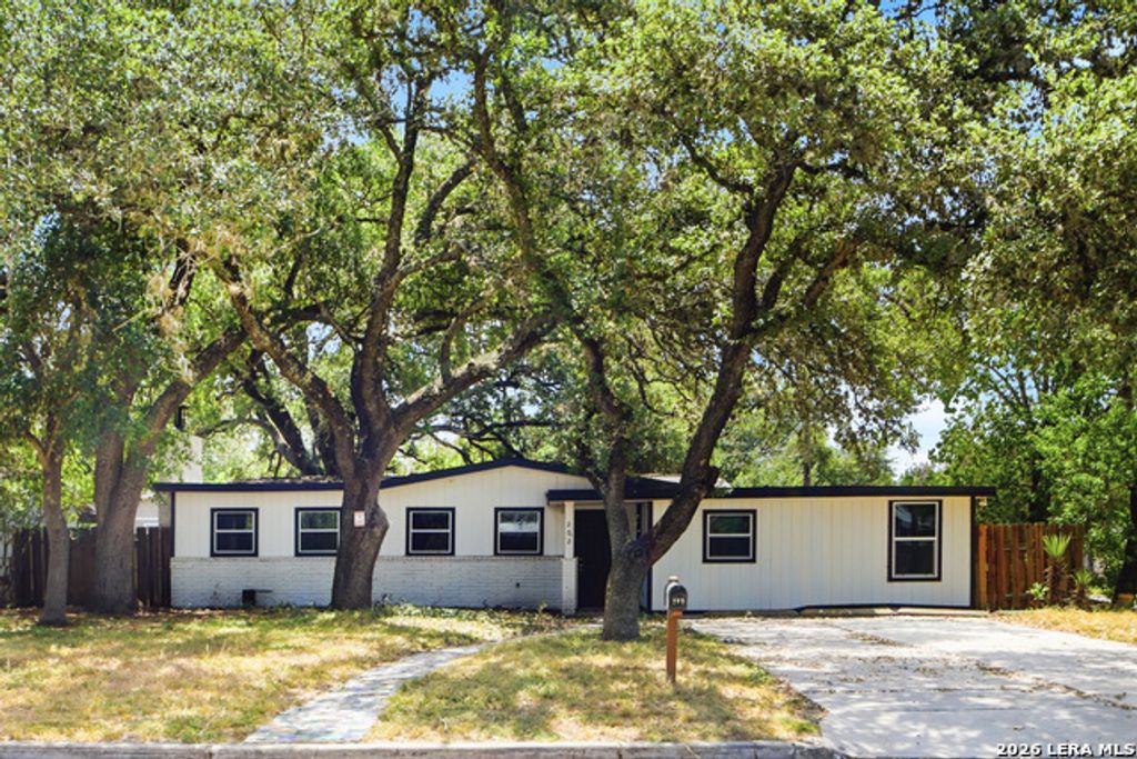 202 Brettonwood, San Antonio