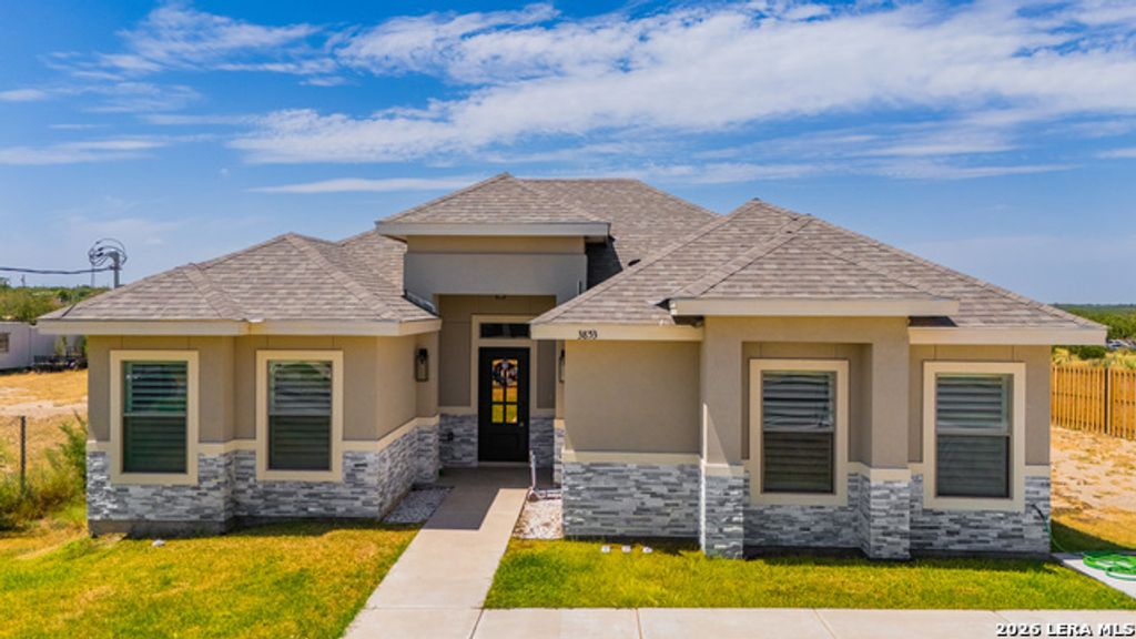 3853 White Tail Dr, Eagle Pass