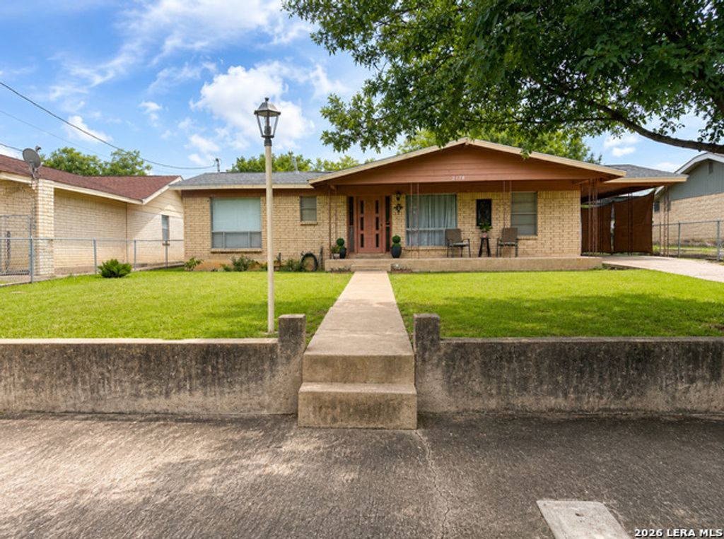 2178 Maverick Dr, Eagle Pass