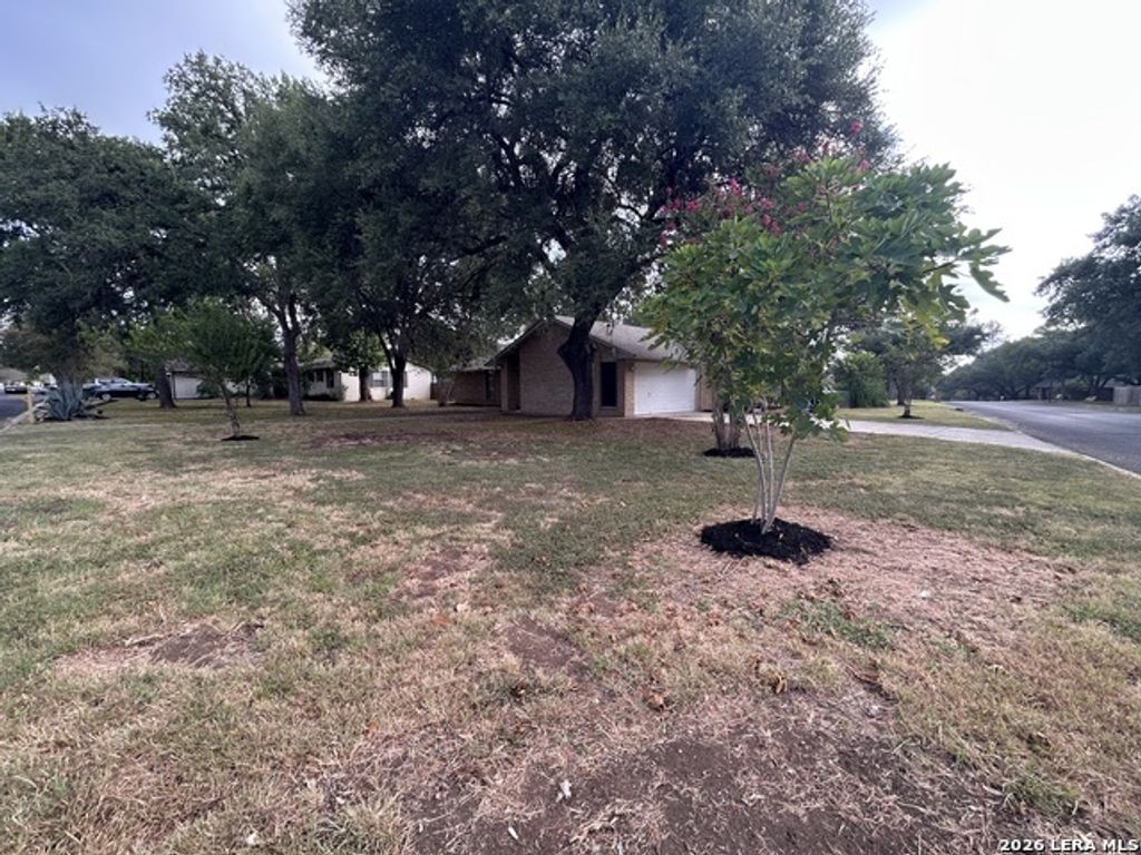 217 Elmwood Dr, Seguin