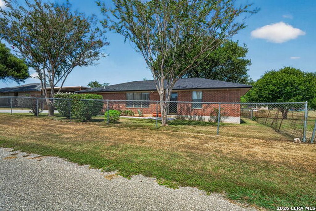 325 Wendy Ln, Seguin