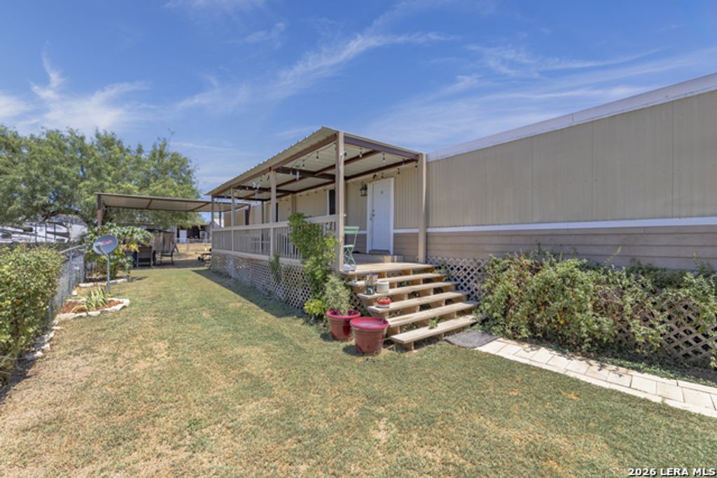 838 Avenue M, Poteet