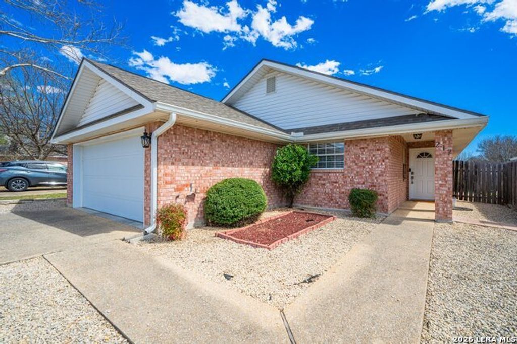 217 Coronado Cir, Kerrville