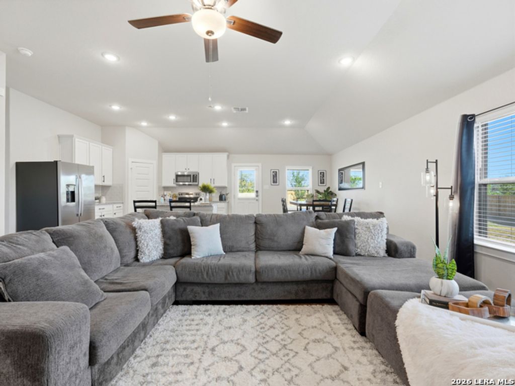 12407 Autumn Way, Atascosa