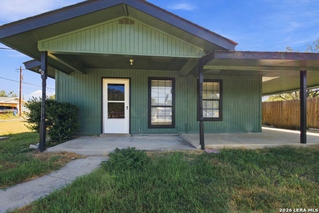 216 N Tom, Poth
