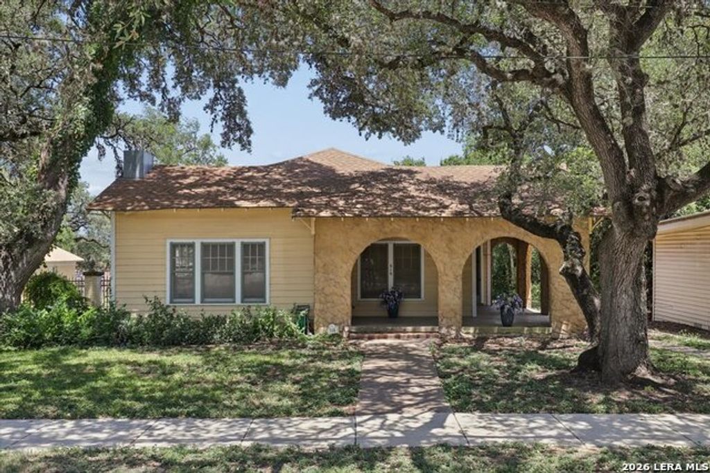 514 S Main St, Lockhart