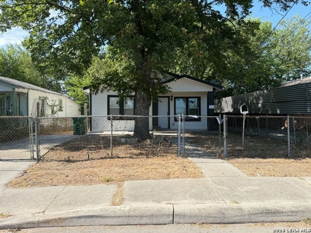 3022 El Paso Street, San Antonio